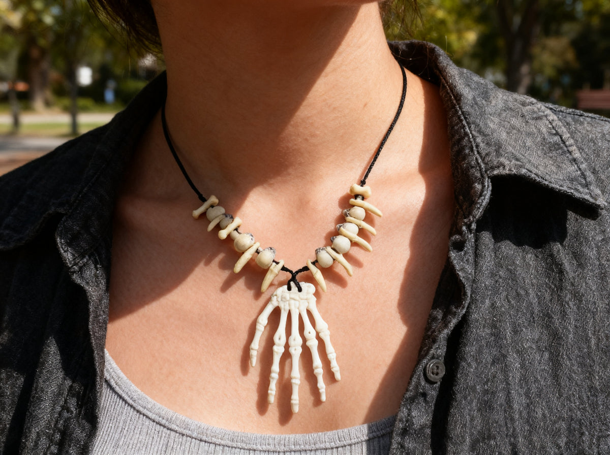Collar Mano de Fantasma Halloween 1pc