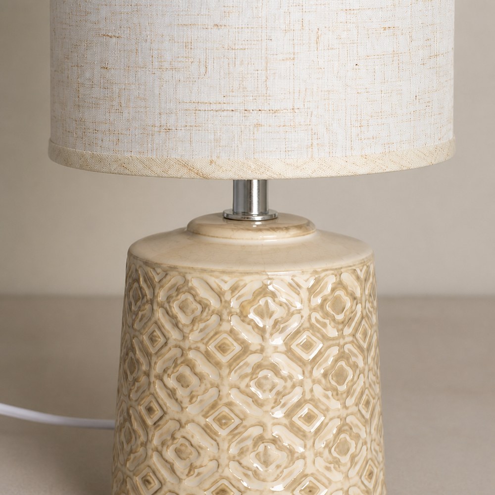 Lámpara de Mesa de Cerámica con Diseño Elegante | Iluminación Decorativa